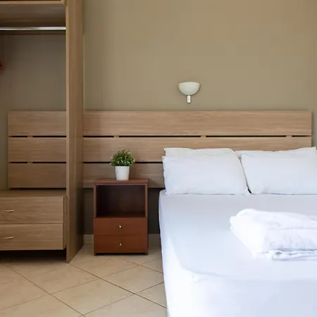 Tota Marinou Hotel *