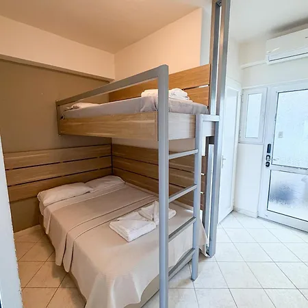 Tota Marinou Hotel Agioi Apostoloi (Evia)
