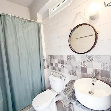 Tota Marinou Hotel *