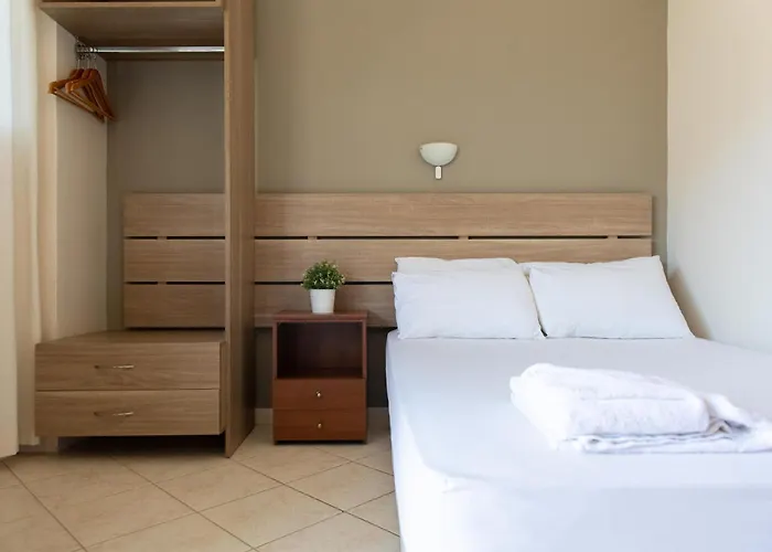 Tota Marinou Hotel *